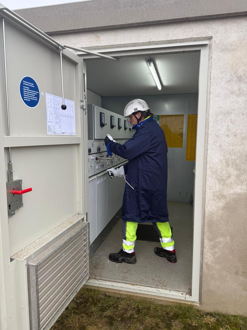 Medium Voltage Switching Services up to 110kV